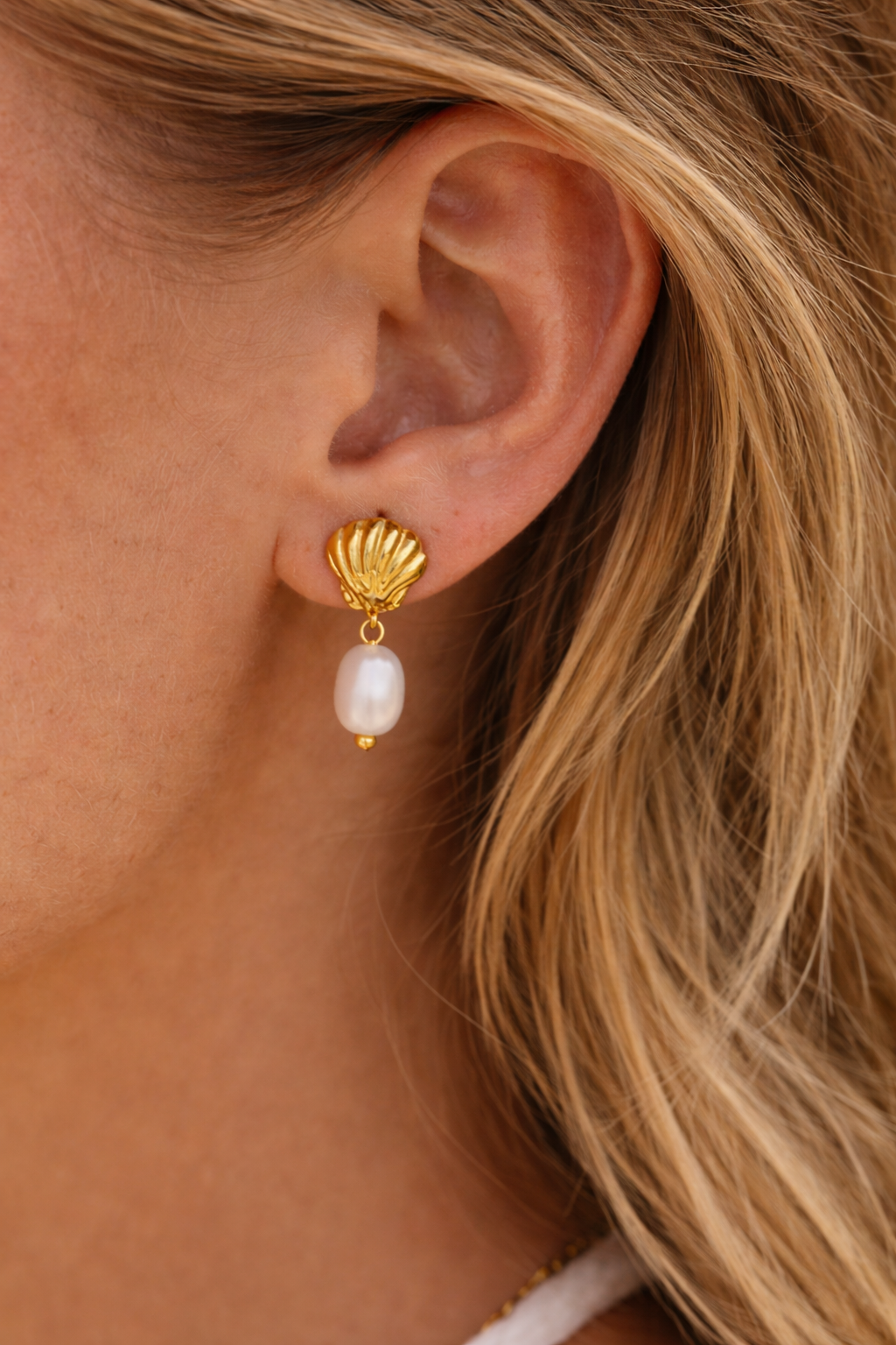 R&T | Isla Shell Pearl Earrings – Gold
