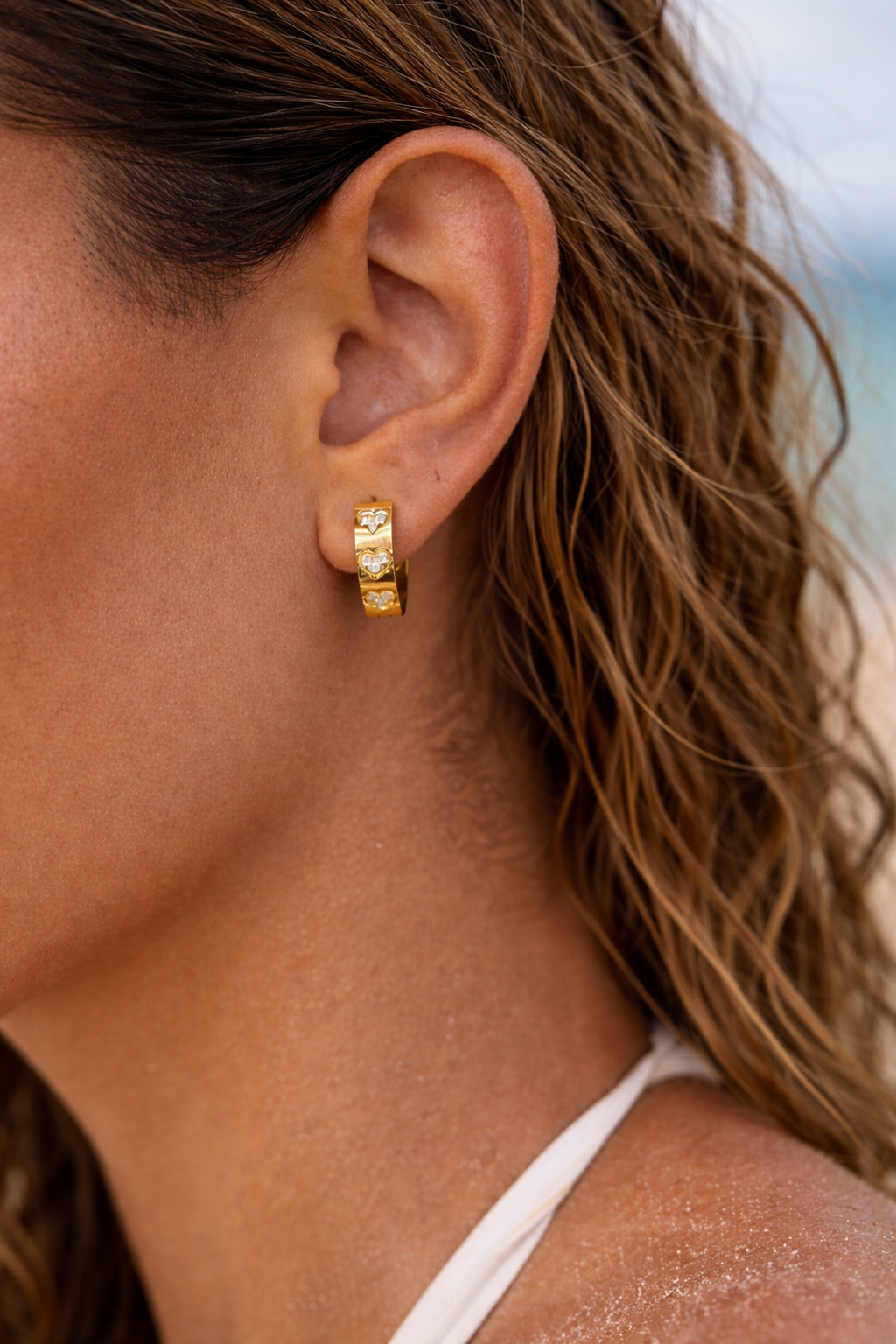 R&T | Celeste Heart Huggie Earrings - Gold