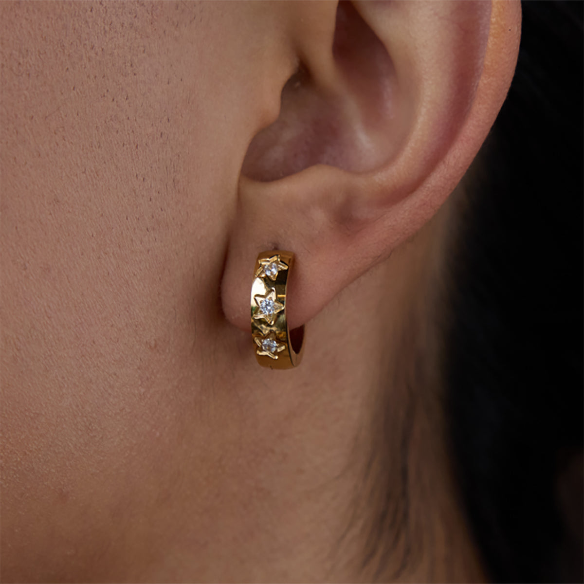 R&T | Celeste Star Huggie Earrings – Gold