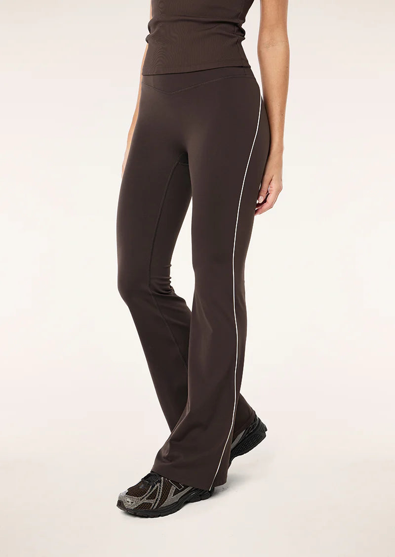 PE Nation | Preview Piping Legging - Coffee