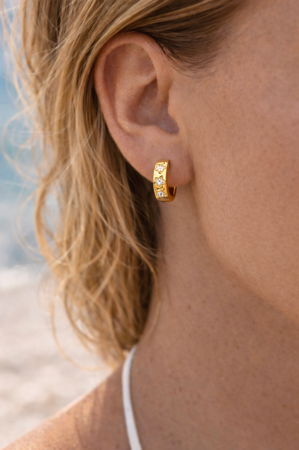 R&T | Celeste Star Huggie Earrings – Gold