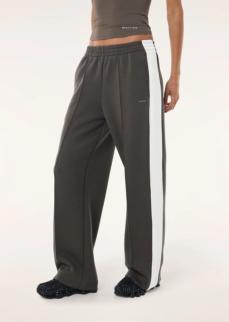 PE Nation | Triumph Pant 2.0 - Dark Olive/Whisper White