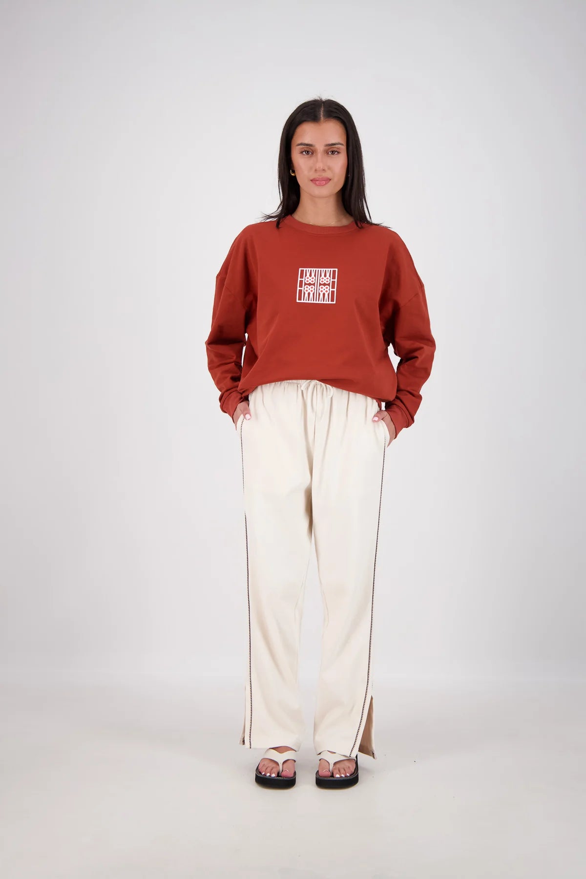 Jasmine Alexa | Back Home Sweatshirt Tobacco