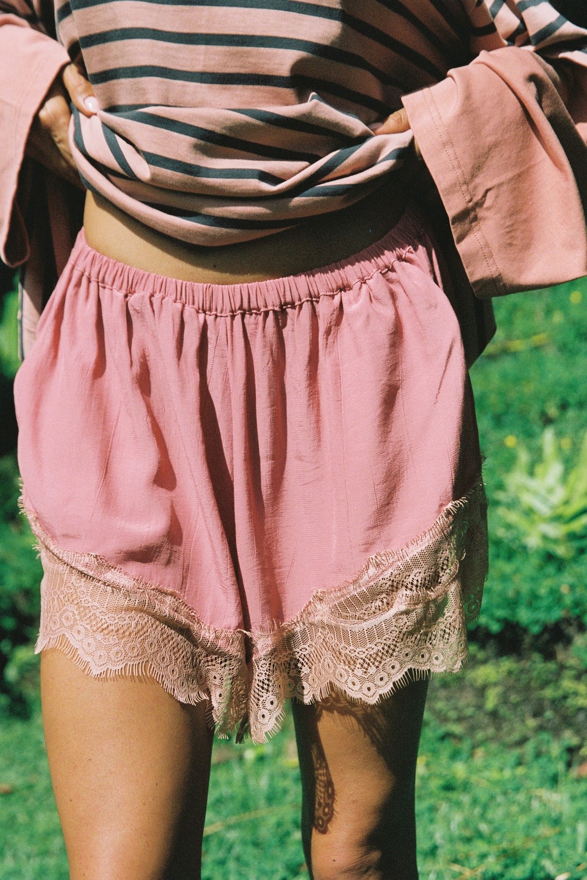 Ciao Ciao Vacation | Unwind Lace Trim Shorts