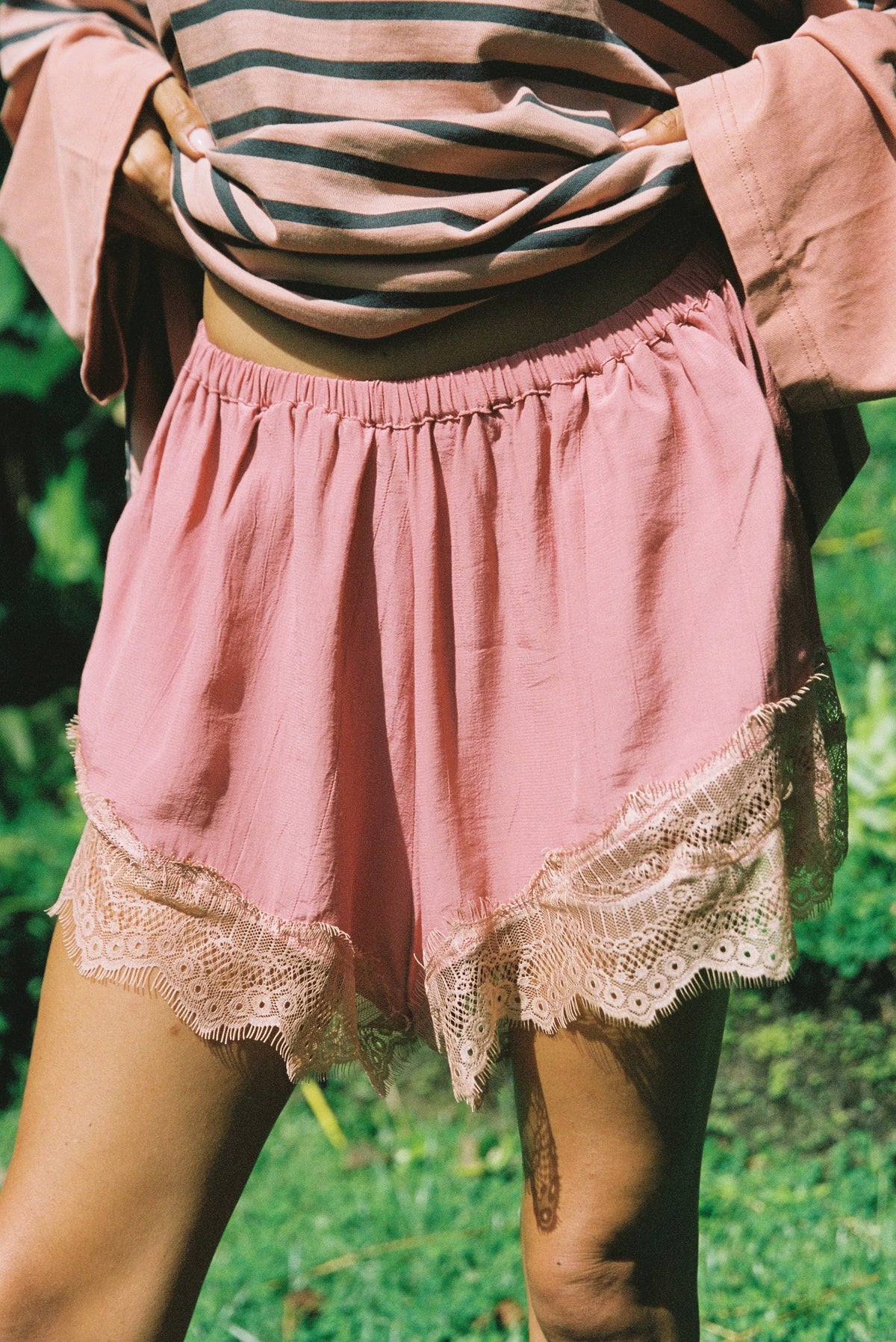 Ciao Ciao Vacation | Unwind Lace Trim Shorts