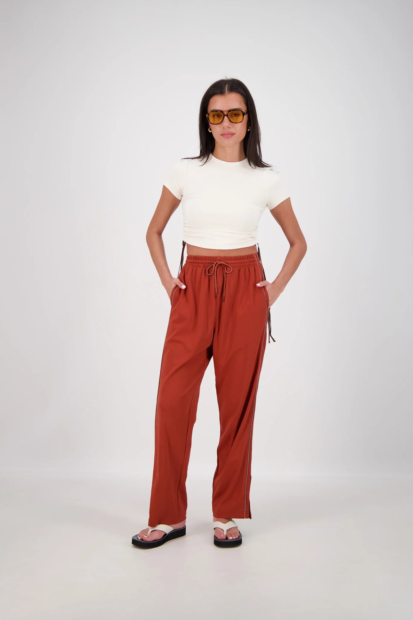 Jasmine Alexa | Manarola Trackpant Tobacco
