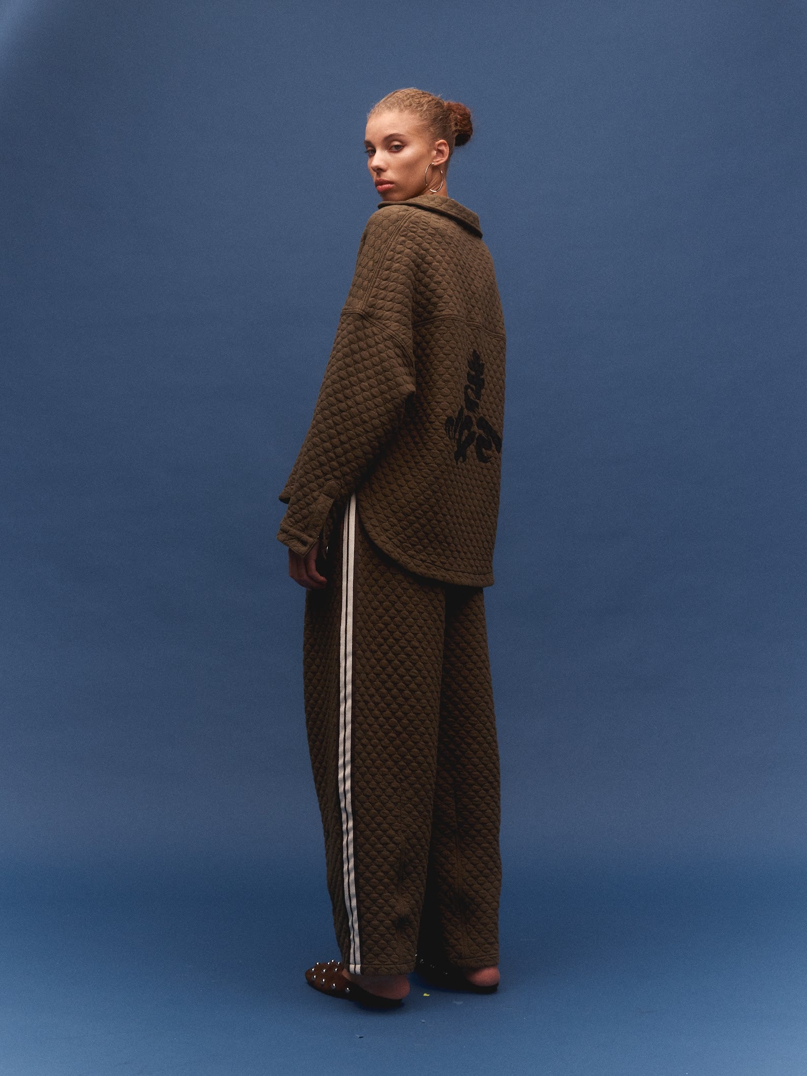 Kinga Csilla Sabbia Quilted Balloon Pant in dark brown — close-up of diamond quilt texture and white side stripe detail
