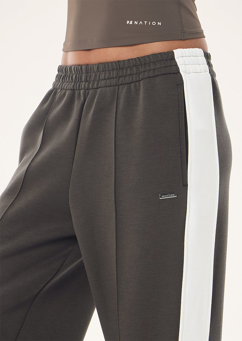 PE Nation | Triumph Pant 2.0 - Dark Olive/Whisper White