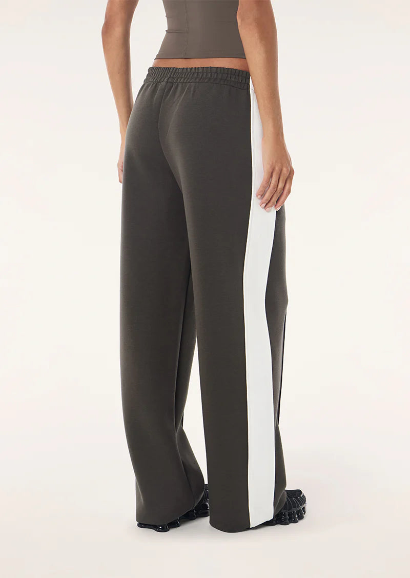 PE Nation | Triumph Pant 2.0 - Dark Olive/Whisper White