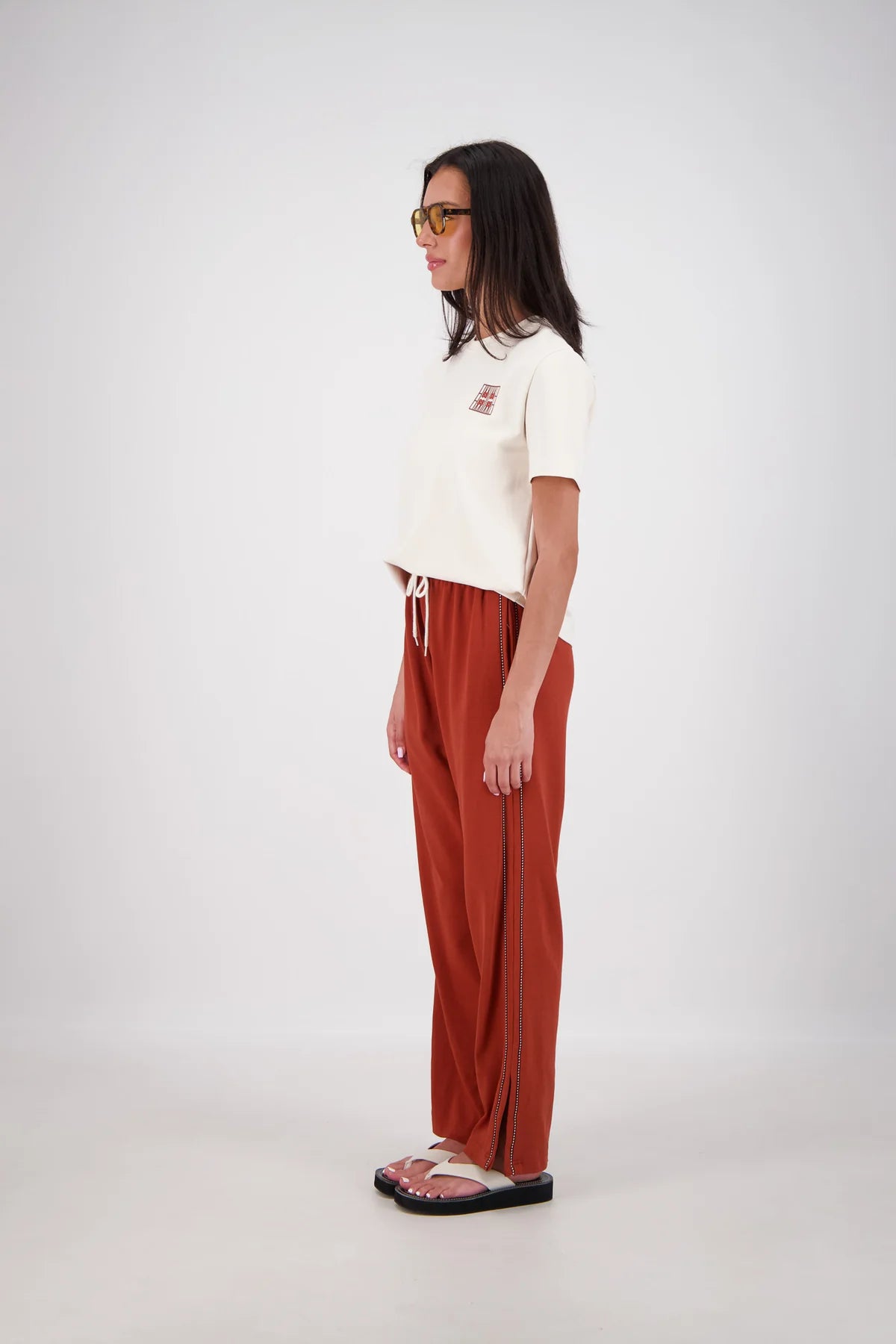 Jasmine Alexa | Back Home Tshirt Oatmeal