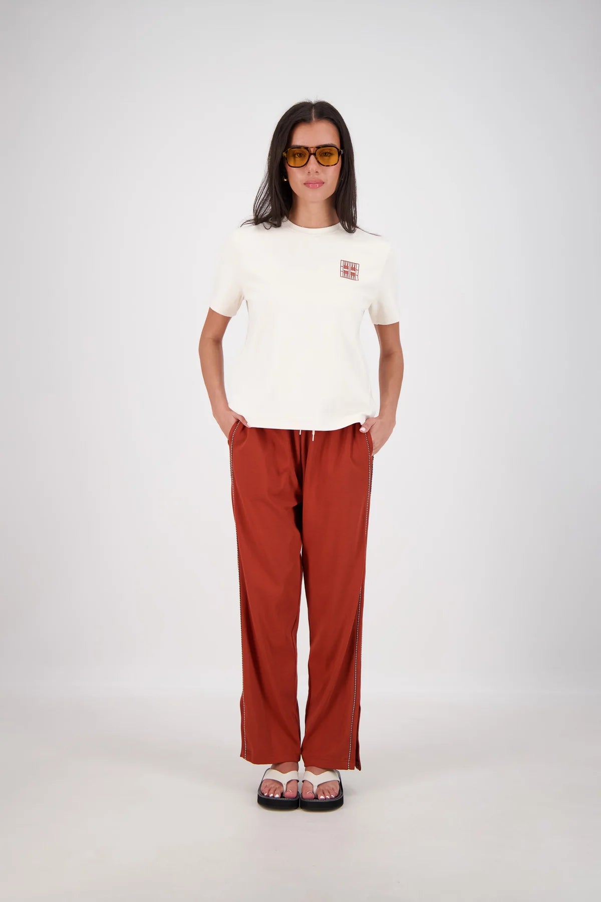 Jasmine Alexa | Back Home Tshirt Oatmeal
