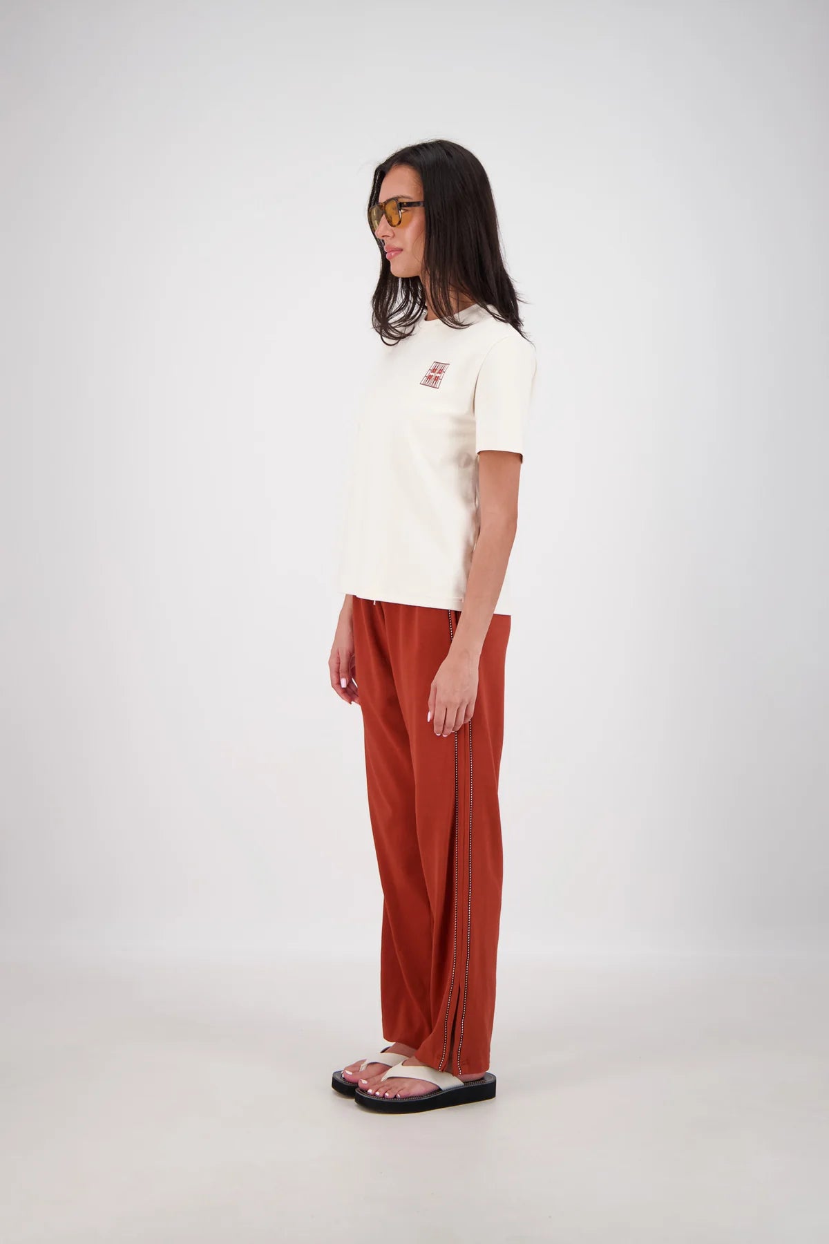 Jasmine Alexa | Back Home Tshirt Oatmeal