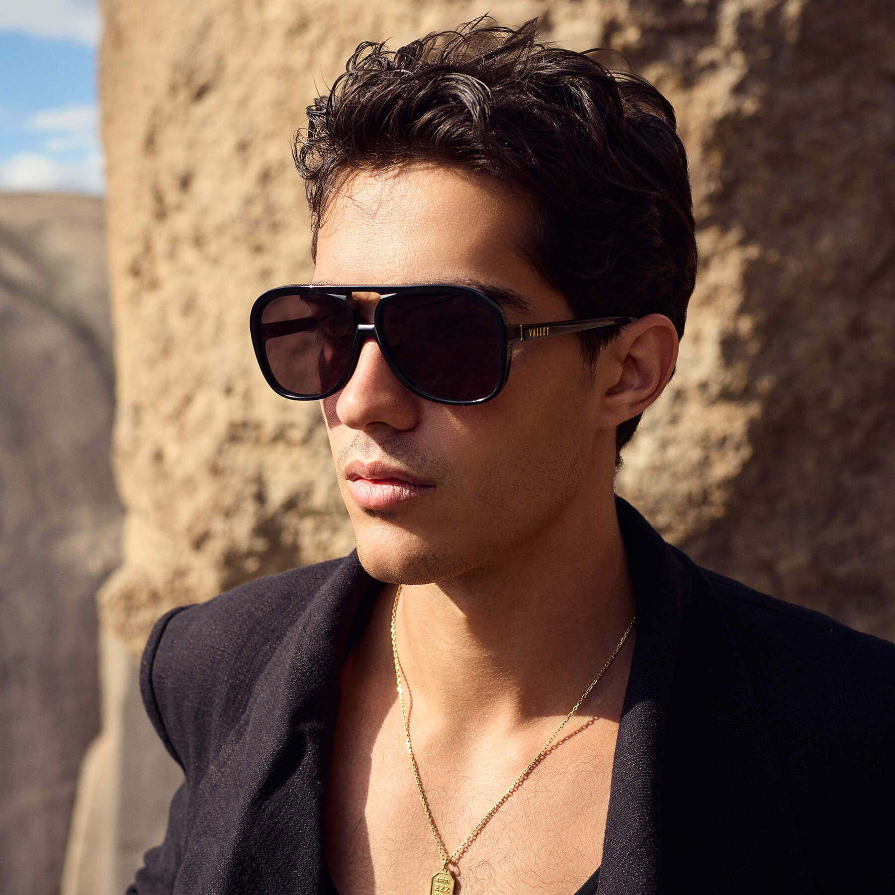 Valley | Bang Bang  Gloss Black w. Gold Metal / Black Gradient Lens