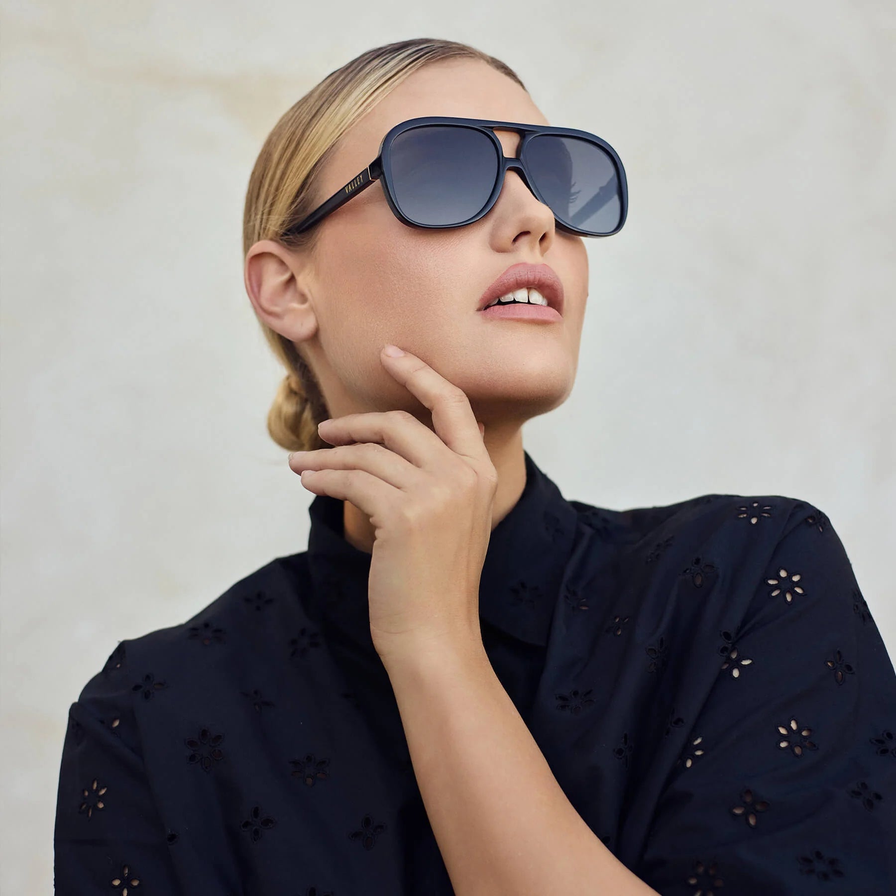 Valley | Bang Bang  Gloss Black w. Gold Metal / Black Gradient Lens