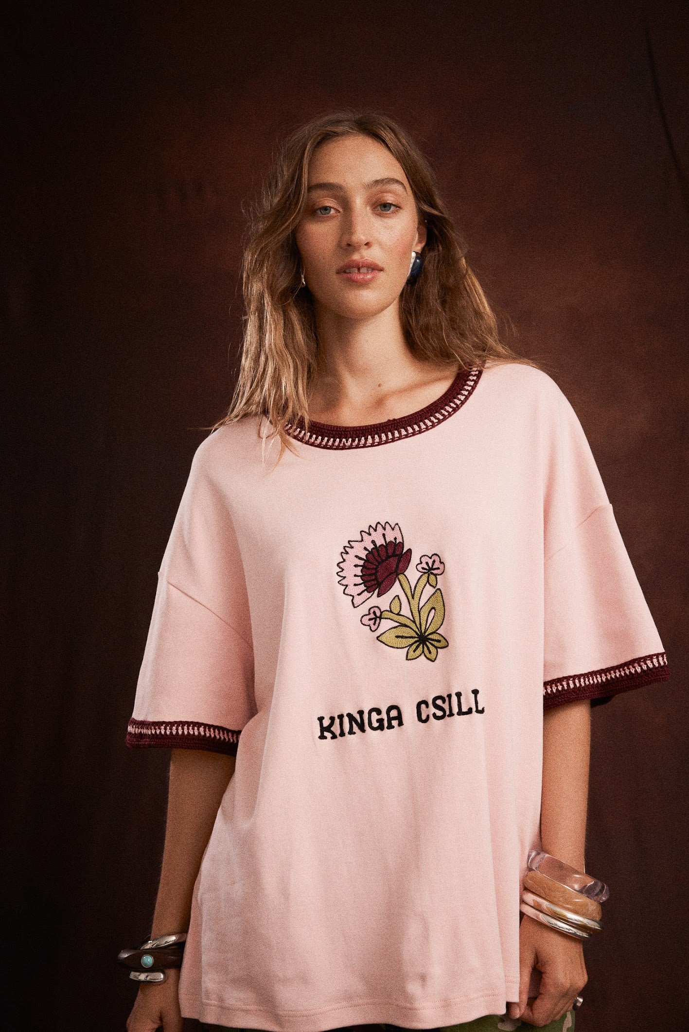 Kinga Csilla | Loto Allora tee